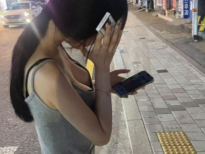 사진 찍히는게 부끄러운 여사친