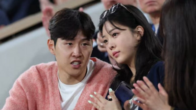 [스포츠중계 좀비티비] 이강인-박상효, 열애설 이후에도 공식석상 동행…프랑스 현지서 잇단 포착