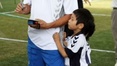 [스포츠중계 좀비티비] '스승의 날'인 오늘(15일), '축구 천재' 이강인(24, 파리 생제르맹) 선수가 어린 시절 자신에게 큰 영향을 주었던 고(故) 유상철 전 감독을 향한 그리움을 표현하며 진한 