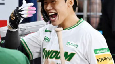 [스포츠중계 좀비티비] 두산 김정우, 22년 만에 쓰는 진기록…“홀드 다음날 세이브라니 생각도 못했다”