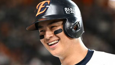 [스포츠중계 좀비티비] 한화 4번 노시환, 징크스 털고 완벽 부활…김경문 감독의 믿음에 응답하다